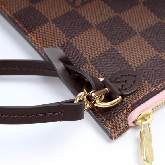 Louis Vuitton Neverfull Pouchette - Picture 2 of 5